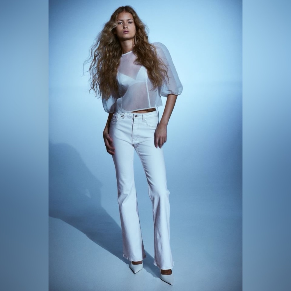 H&M 5-pocket High Waist Flare Zip Fly With Button White Jeans Size 12.